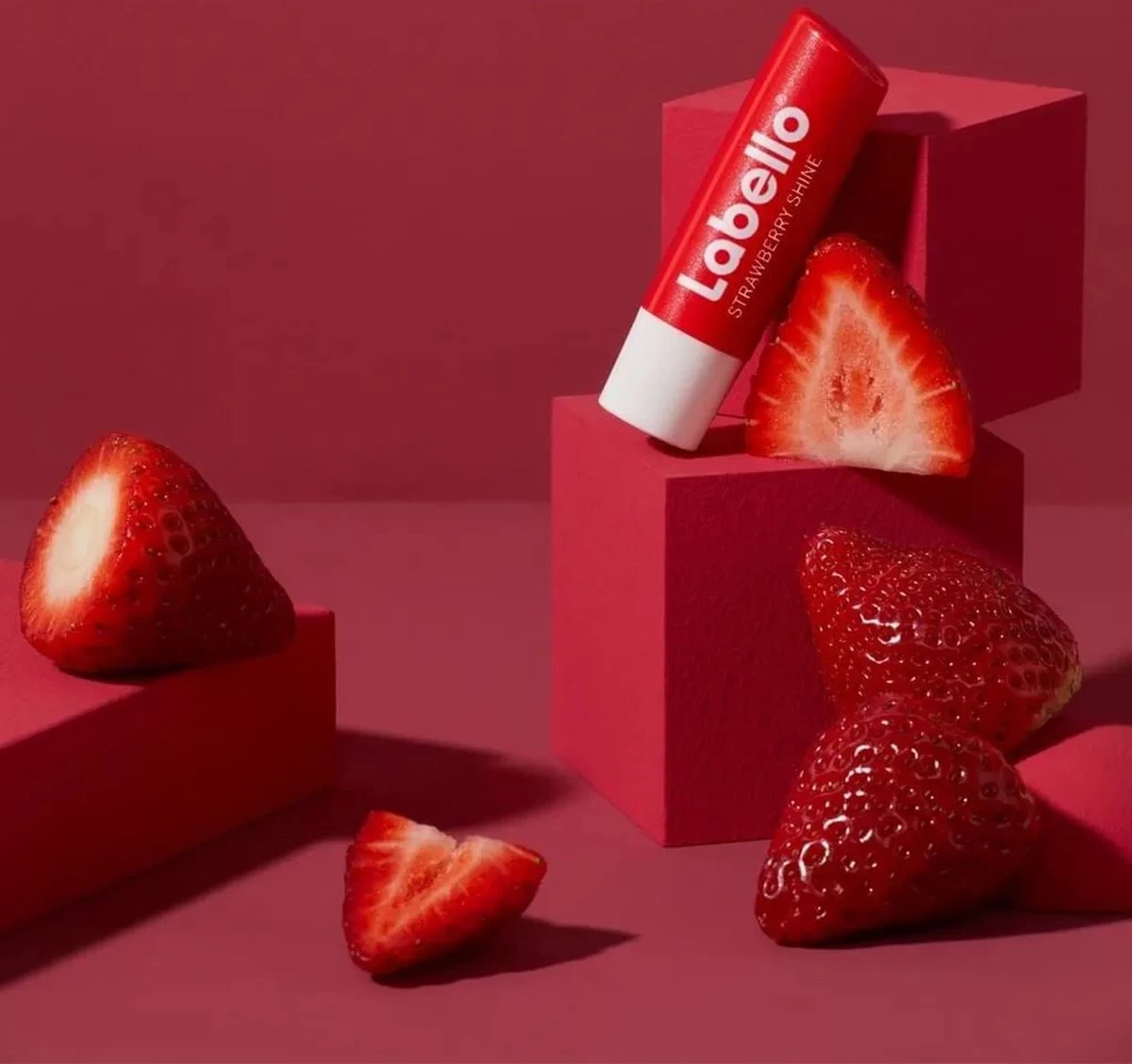 Labello Lippenbalsem Fruity Shine Strawberry Blister (5.5ml) - Afbeelding 4