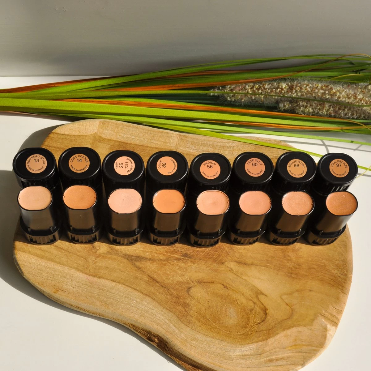 Max Factor Pan Stick - 56 Medium - Afbeelding 2