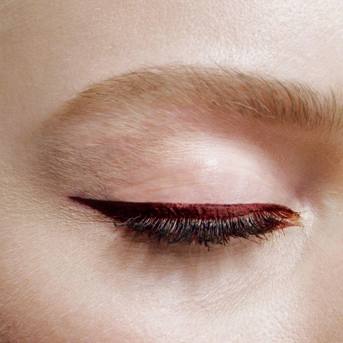 L'Oréal Matte Signature Eyeliner - 05 Burgundy - Afbeelding 3