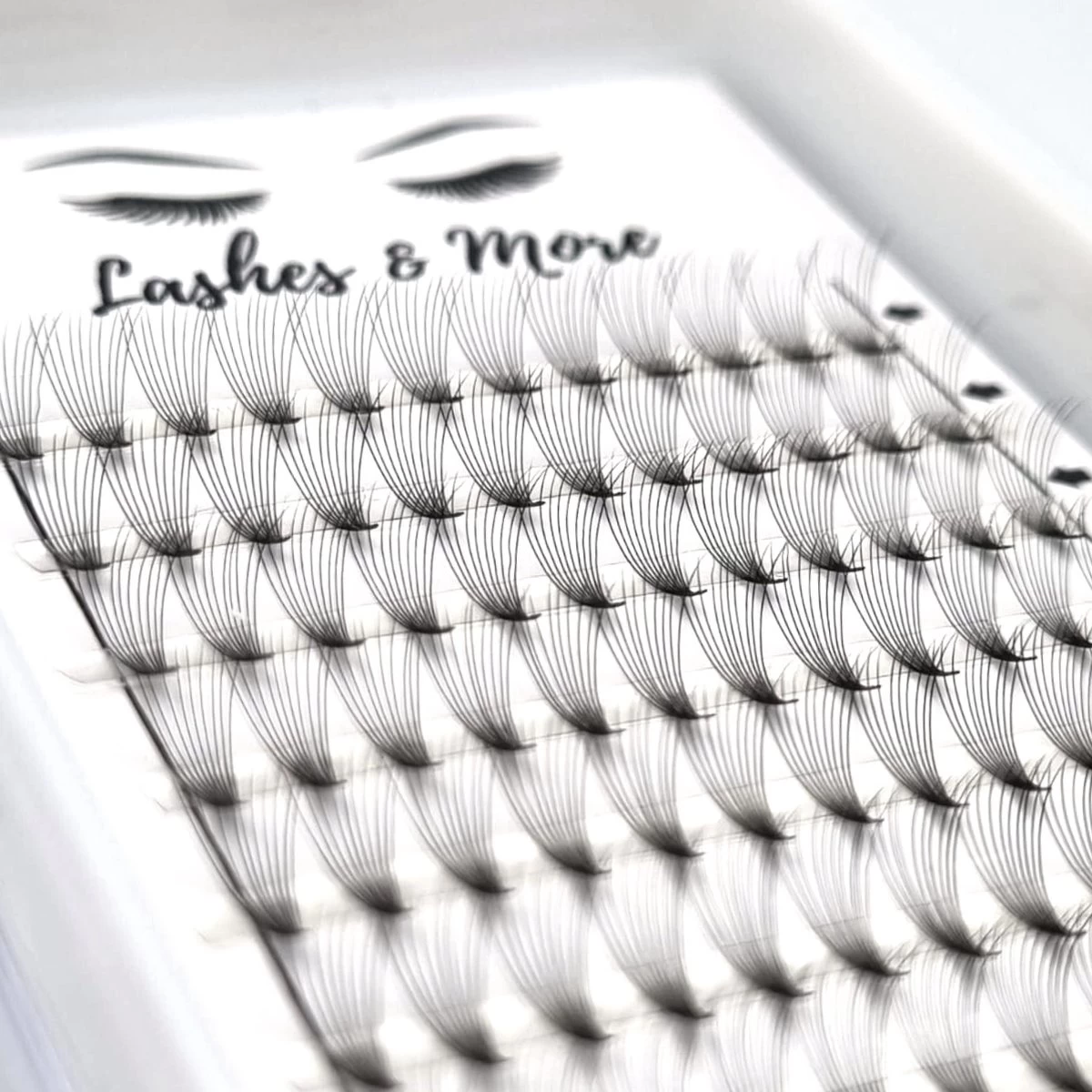 Lashes & More - Nepwimpers - 10D 11mm 0.05 D Krul - Pre-Made Volume Fans – Russian Volume – Pre-Made Fans- Wimperextensions – Wimper Extensions - Verkrijgbaar In Lengte 9mm Tot 15mm - Afbeelding 2