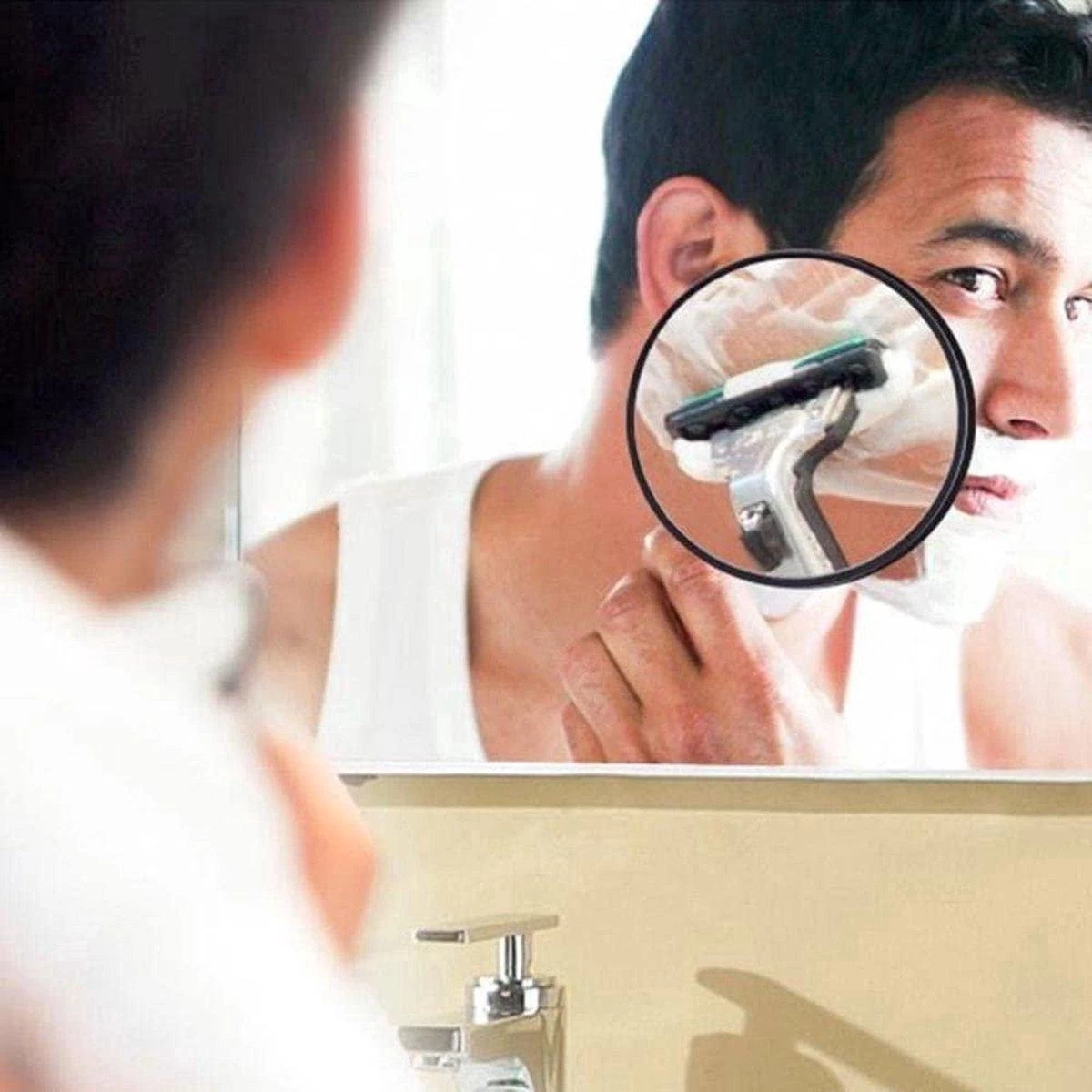 Doodadeals® Vergrootspiegel - 15x Vergroot - Toilettas Formaat - Zuignap - Make-up - Badkamer - ø 7 Cm - Afbeelding 3