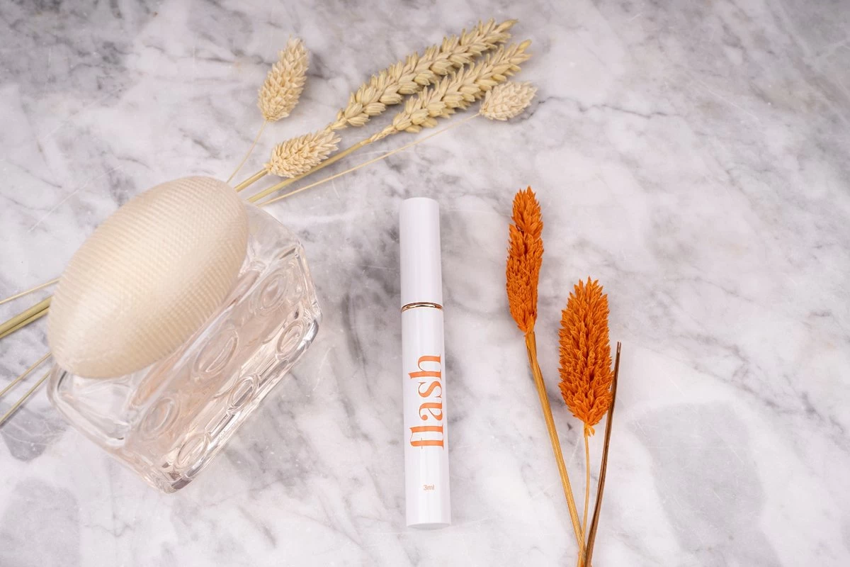 Célie Beauty FLASH - Wimperserum - Binnen 1 Week Zichtbaar Resultaat - 100% Vegan - Wimpergroei - Wimperverzorging - Volle Wimpers - Dikke Wimpers - 3ml - Hydraterend - Afbeelding 6